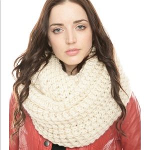Paula Bianco white chunky infinity scarf